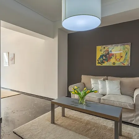 Tranquil Apt, Behind Caravel Area *
