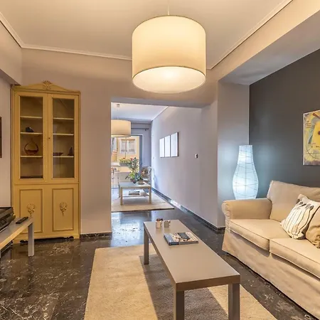 Tranquil Apt, Behind Caravel Area Athens