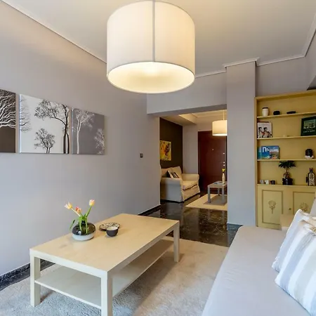 Tranquil Apt, Behind Caravel Area Athens